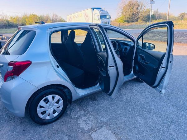 Toyota Vitz 2015 349395108