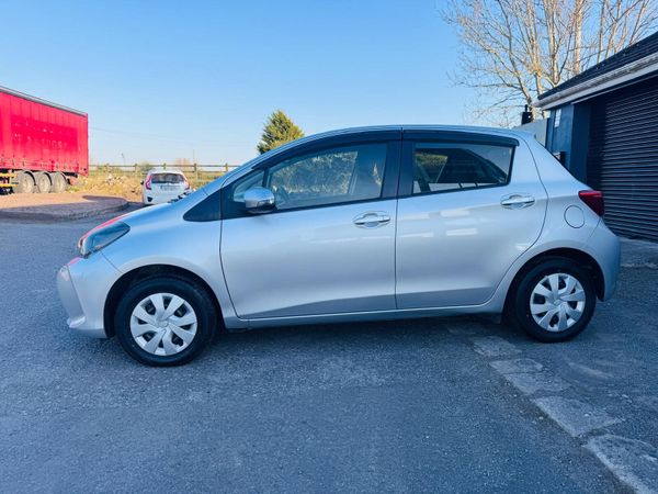 Toyota Vitz 2015 349395100