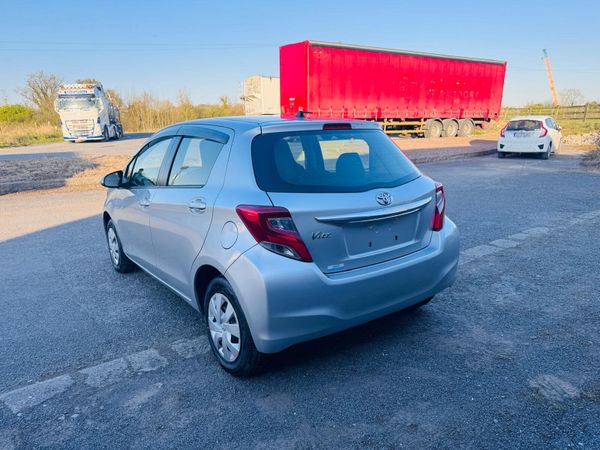 Toyota Vitz 2015 349395103