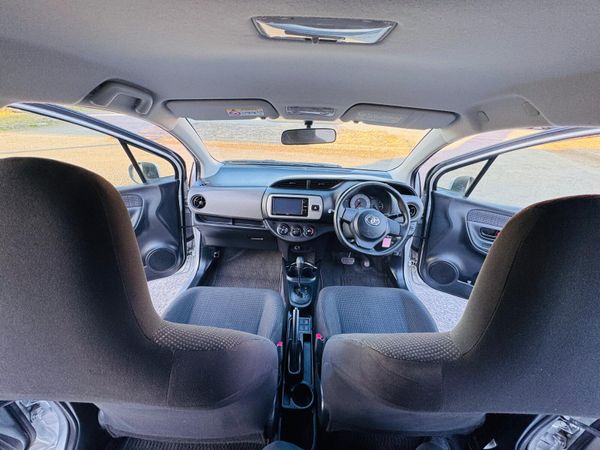 Toyota Vitz 2015 349395114