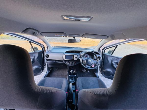 Toyota Vitz 2015 349395125