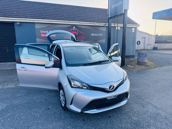 Toyota Vitz 2015 349395126