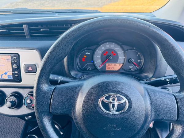 Toyota Vitz 2015 349395129