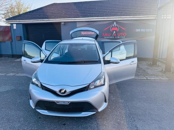Toyota Vitz 2015 349395120