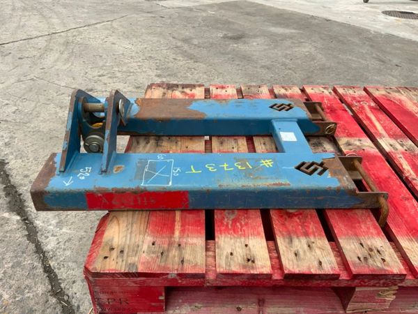 CONQUIP FORK LIFT  HOOK ATTACHMENT.......1373t. 349554617