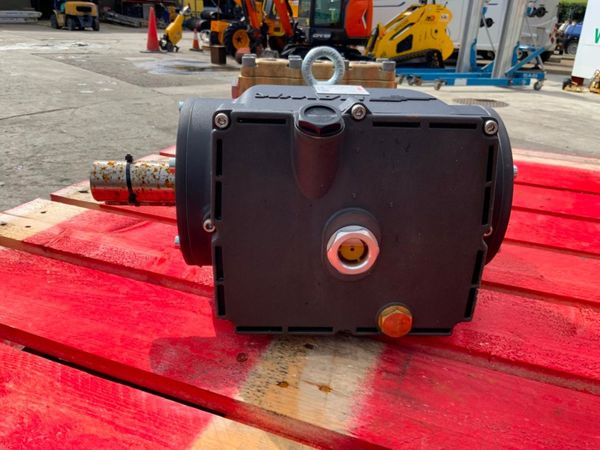 UNUSED HAWK HFR80SR WASHER PUMP....80lts/min. 349652109