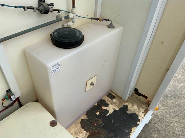 SELF CONTAINED PORTABLE TOILET POD......898J 349669119