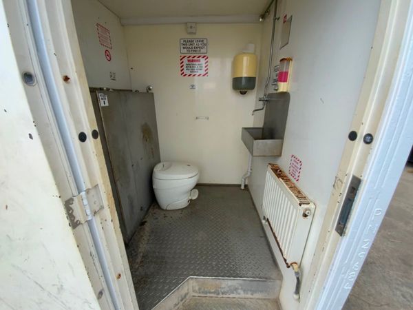 SELF CONTAINED PORTABLE TOILET POD......898J 349669124