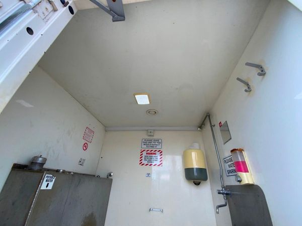 SELF CONTAINED PORTABLE TOILET POD......898J 349669125
