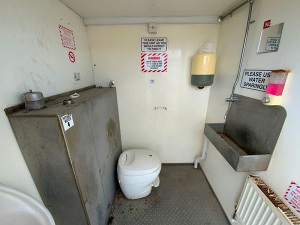 SELF CONTAINED PORTABLE TOILET POD......898J 349669126