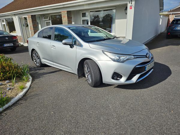 Toyota Avensis 2017 349795604