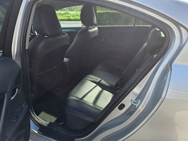 Toyota Avensis 2017 349795608