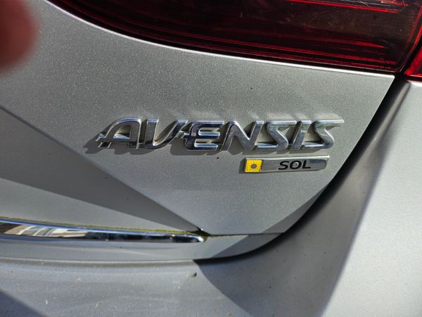 Toyota Avensis 2017 349795614