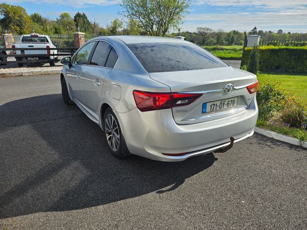 Toyota Avensis 2017 349795611