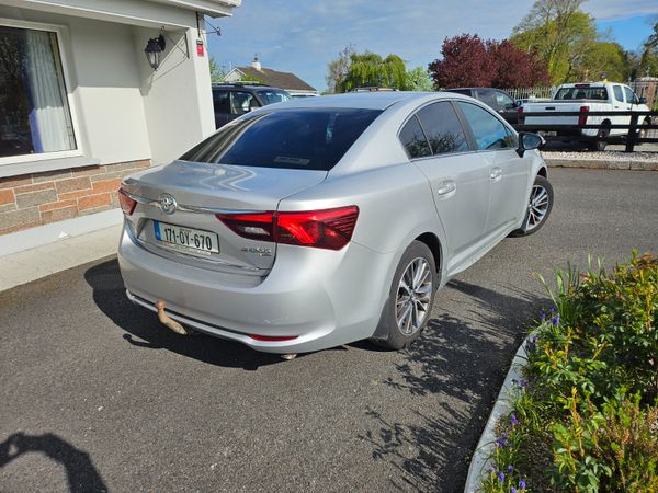 Toyota Avensis 2017 349795613