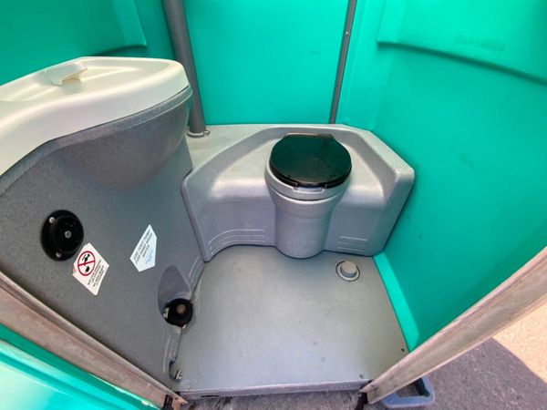 BUILDERS SITE TOILETS / PORTABLE LOO.....646p. 349790476