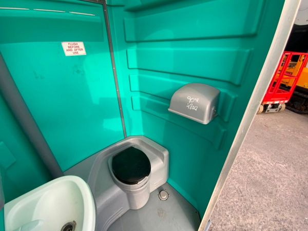 BUILDERS SITE TOILETS / PORTABLE LOO.....646p. 349790470