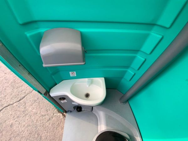 BUILDERS SITE TOILETS / PORTABLE LOO.....646p. 349790471