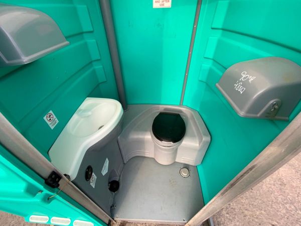 BUILDERS SITE TOILETS / PORTABLE LOO.....646p. 349790473