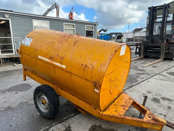 2015  BUNDED FUEL BOWSER....950 litre.......825 340004357