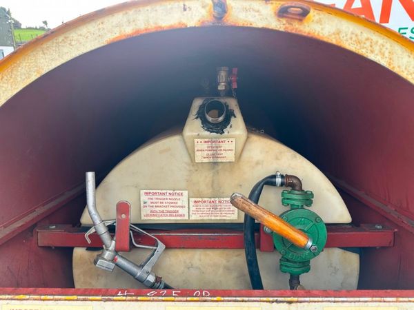 2015  BUNDED FUEL BOWSER....950 litre.......825 340004362