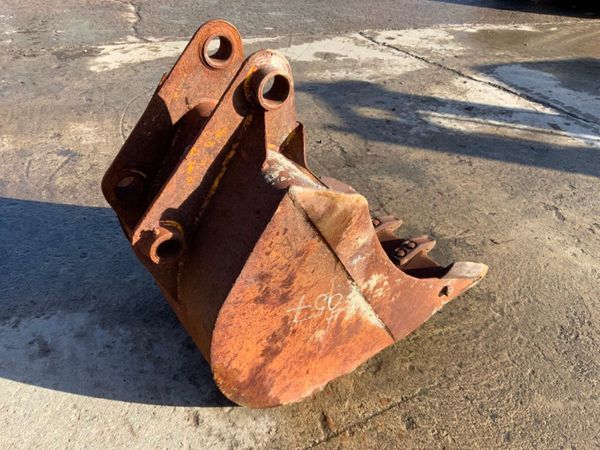 24" DIGGING BUCKET...45mm PINS.........057. 340145986