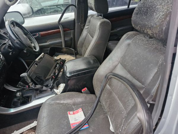 Toyota landcruiser lc5 2008 breaking for parts 340315752
