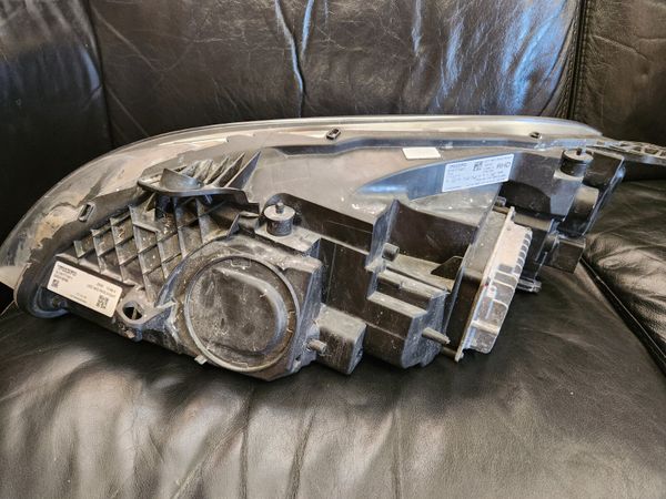 Genuine Volvo V40 front LED headlight RHD 340406136