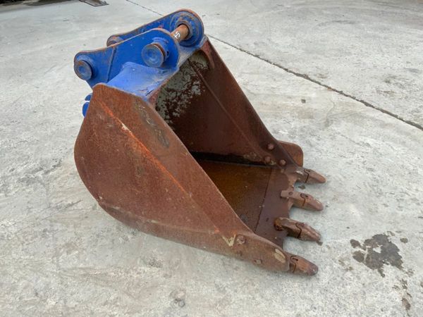 30" DIGGING BUCKET....45mm PINS.....982-28. 340582827