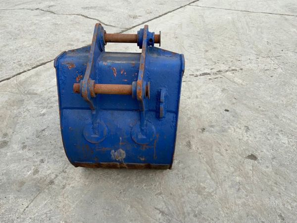 30" DIGGING BUCKET....45mm PINS.....982-28. 340582822