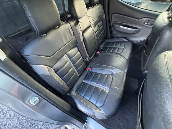 2019 Mitsubishi L200 Barbarian Crewcab 340629409