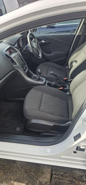 2016 Opel Astra Manual 341084196