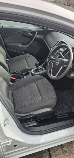 2016 Opel Astra Manual 341084190