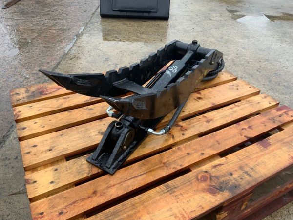 UNUSED HYDRAULIC THUMB GRAB.....5/8t....244w. 341385883