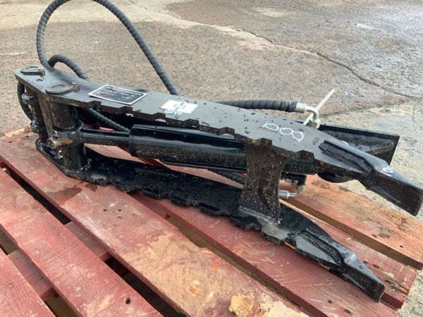 UNUSED HYDRAULIC THUMB GRAB....4/6tonne..243w. 341569084