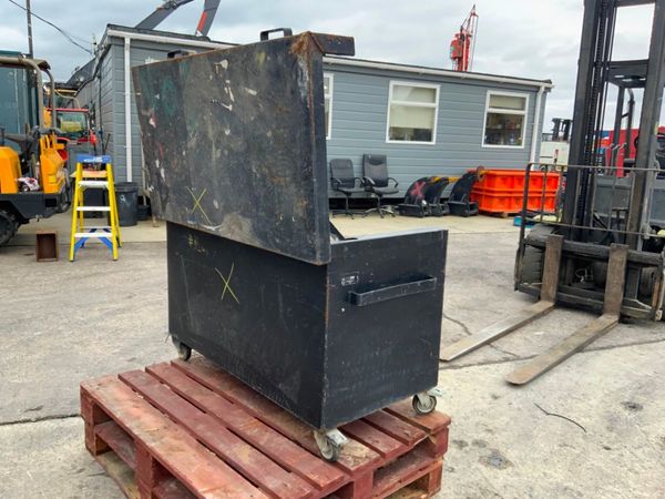 SITE STORAGE / TOOL LOCK BOX ....1241 341585916