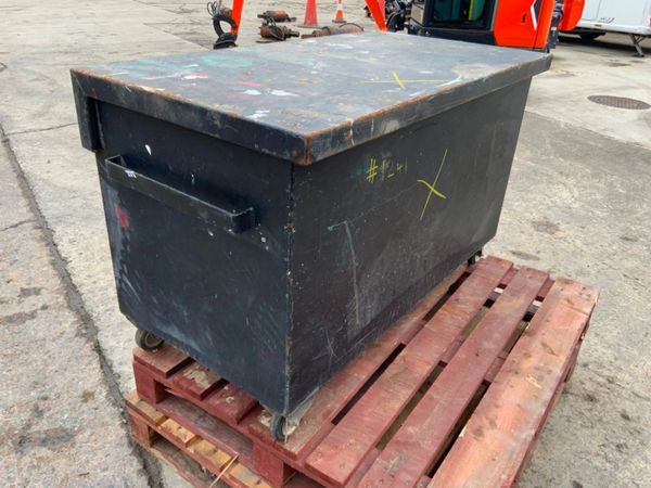 SITE STORAGE / TOOL LOCK BOX ....1241 341585911