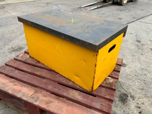 VAN VAULT / TOOL STORAGE BOX.......1246 341592000