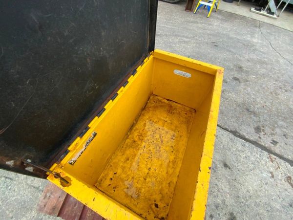 VAN VAULT / TOOL STORAGE BOX.......1246 341592003