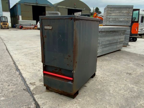 ARMORGARD TOOL STORAGE CHEST......1238. 342224124