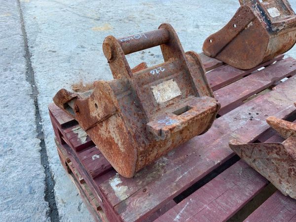 1.5t MINI DIGGER BUCKET......HARFORD HITCH...220. 342406104