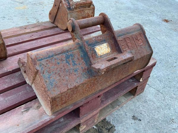 1.5t MINI DIGGER BUCKET......HARFORD HITCH...220. 342406106