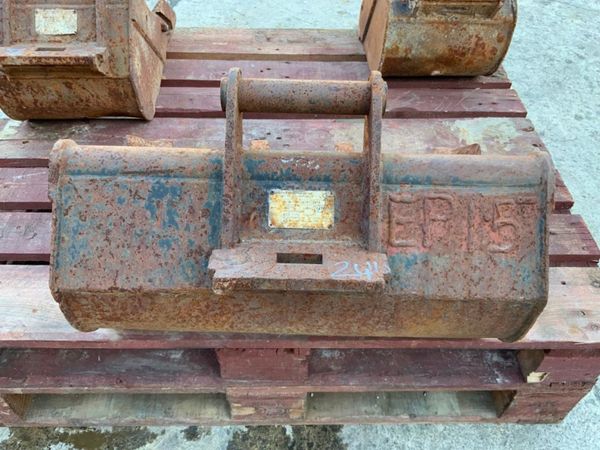1.5t MINI DIGGER BUCKET......HARFORD HITCH...220. 342406108