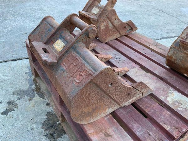 1.5t MINI DIGGER BUCKET......HARFORD HITCH...220. 342406109