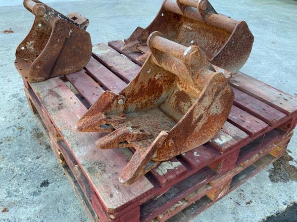 1.5t MINI DIGGER BUCKET......HARFORD HITCH...220. 342406101