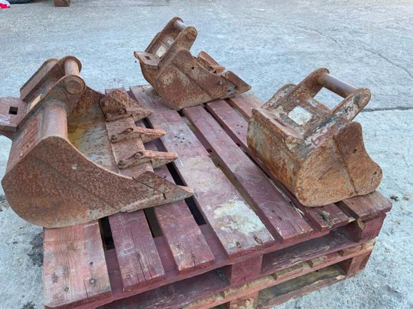 1.5t MINI DIGGER BUCKET......HARFORD HITCH...220. 342406110