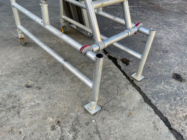 ALUMINIUM ACCESS PLATFORM / PODIUM....1121 342963600