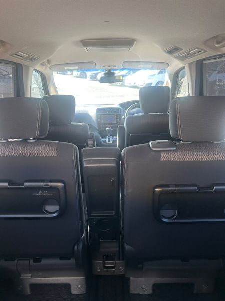 Nissan serena auto hybrid low millage 8 seater 343794253