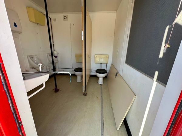 12 x 9 TOILET BLOCK UNIT.........818P 343965487