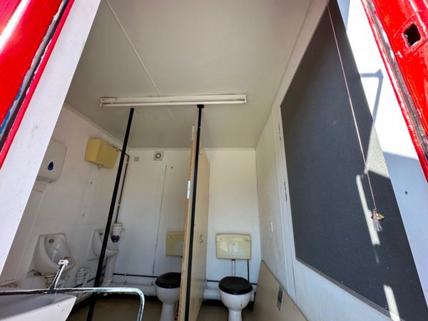 12 x 9 TOILET BLOCK UNIT.........818P 343965488